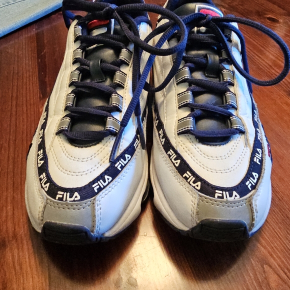 Fila dragster athletic shoes in very good used condition. Size 7.5 - Picture 2 of 9